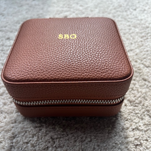 New Mark & Graham small travel jewelry case in camel monogrammed - Picture 2 of 9